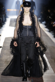 Moschino FALL 2018 MENSWEAR Milan MFW коллекция Moschino осень 2018 мужская неделя моды в Милане Mainstyles